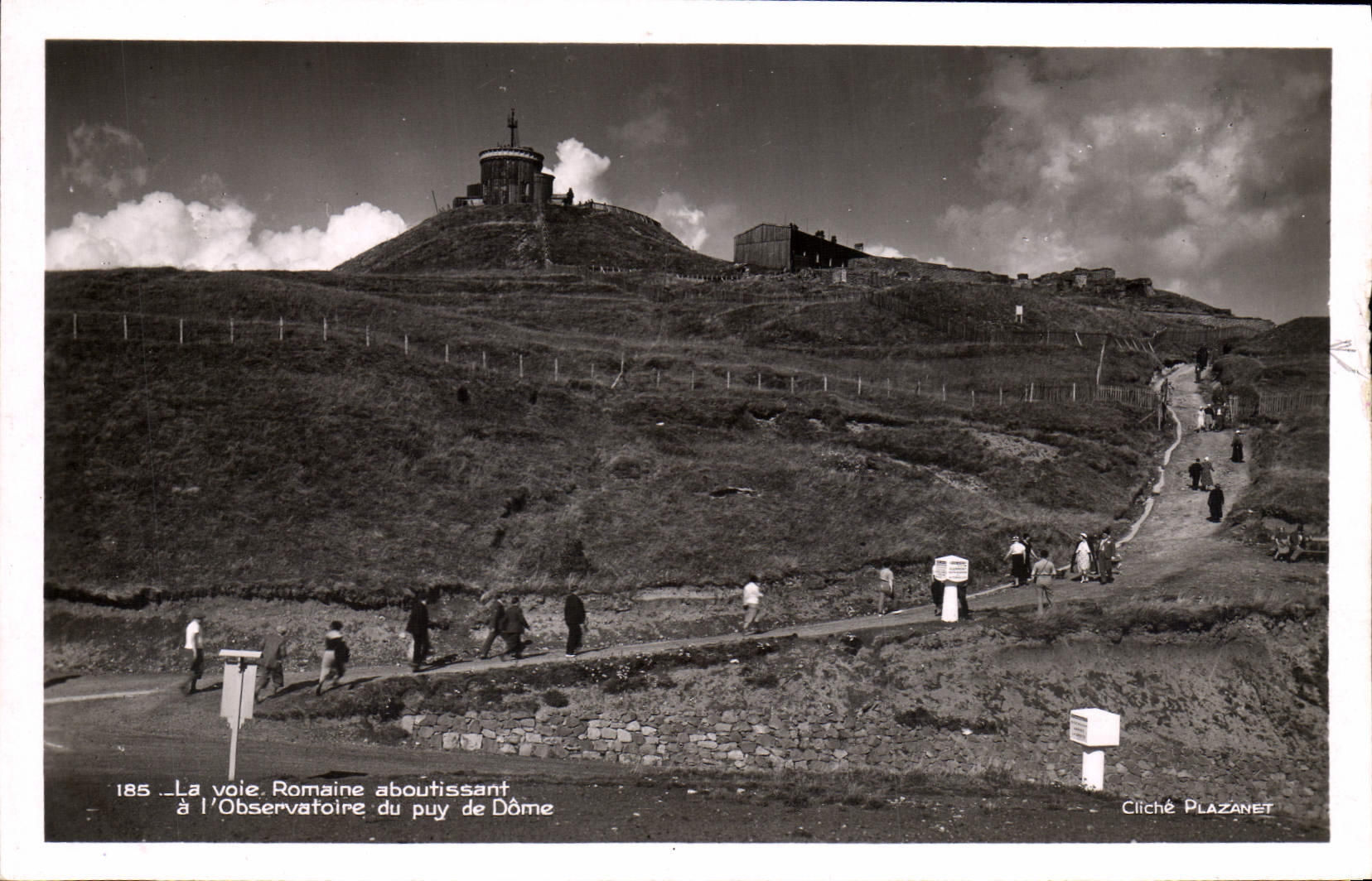 La voie romaine aboutissant à l'Observatoire du puy de Dôme — Cliché Plazanet