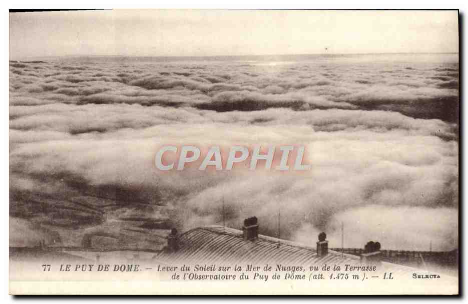 Le Puy de Dôme — Lever du Soleil sur la Mer de Nuages, vu de la Terrasse de l’Observatoire du Puy de Dôme (alt. 1.475 m) — LL — Selcota
