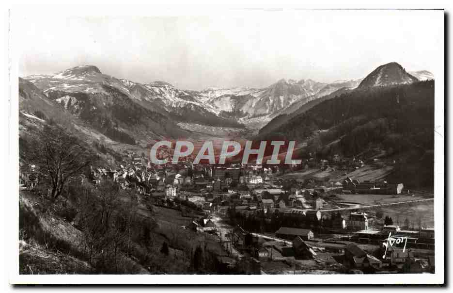 CPA Le Mont Dore La ville et la vallee de la Dordogne