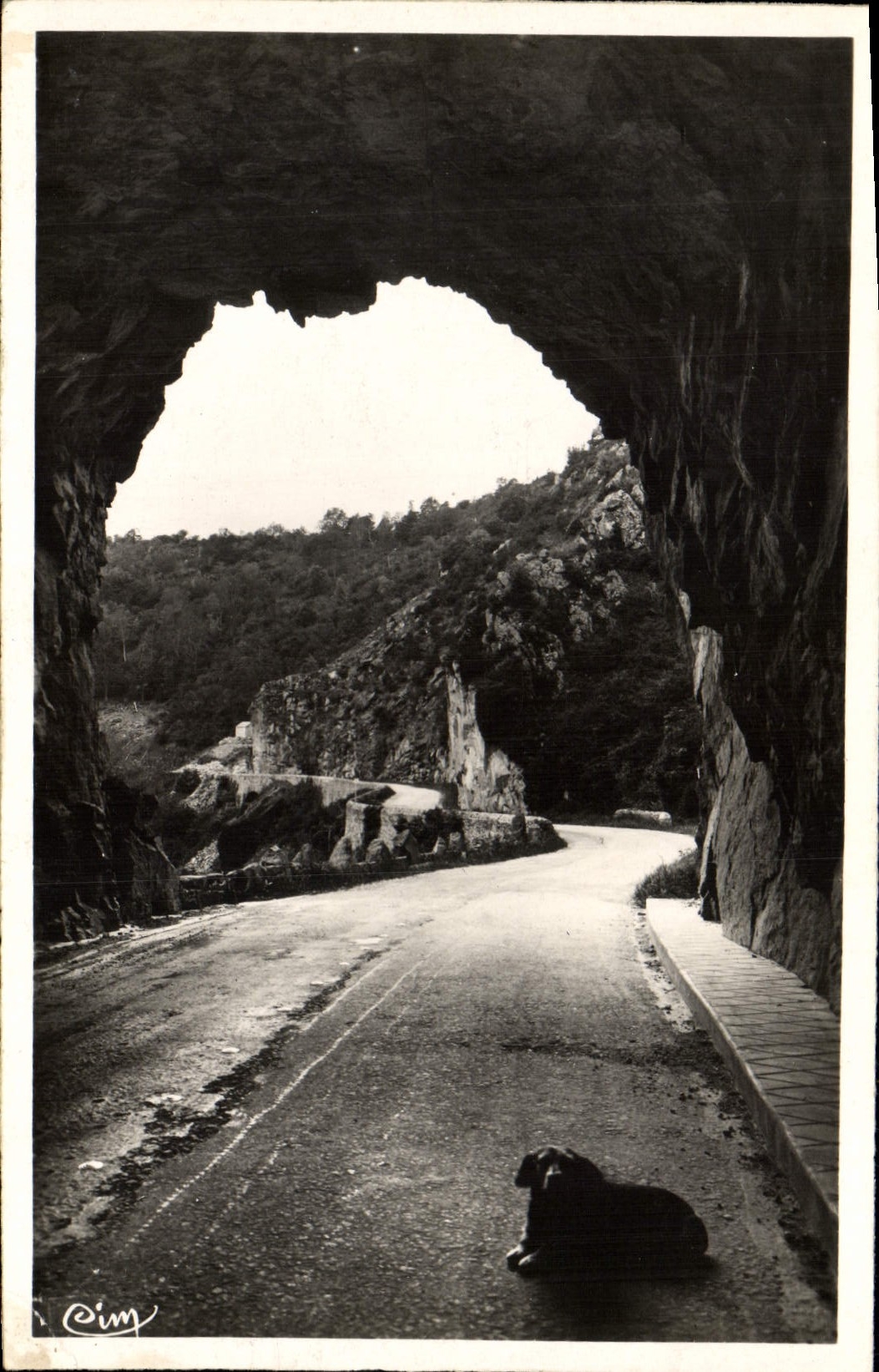 Gorges de Chouvigny — Le Tunnel — éditeur Combière & Macson