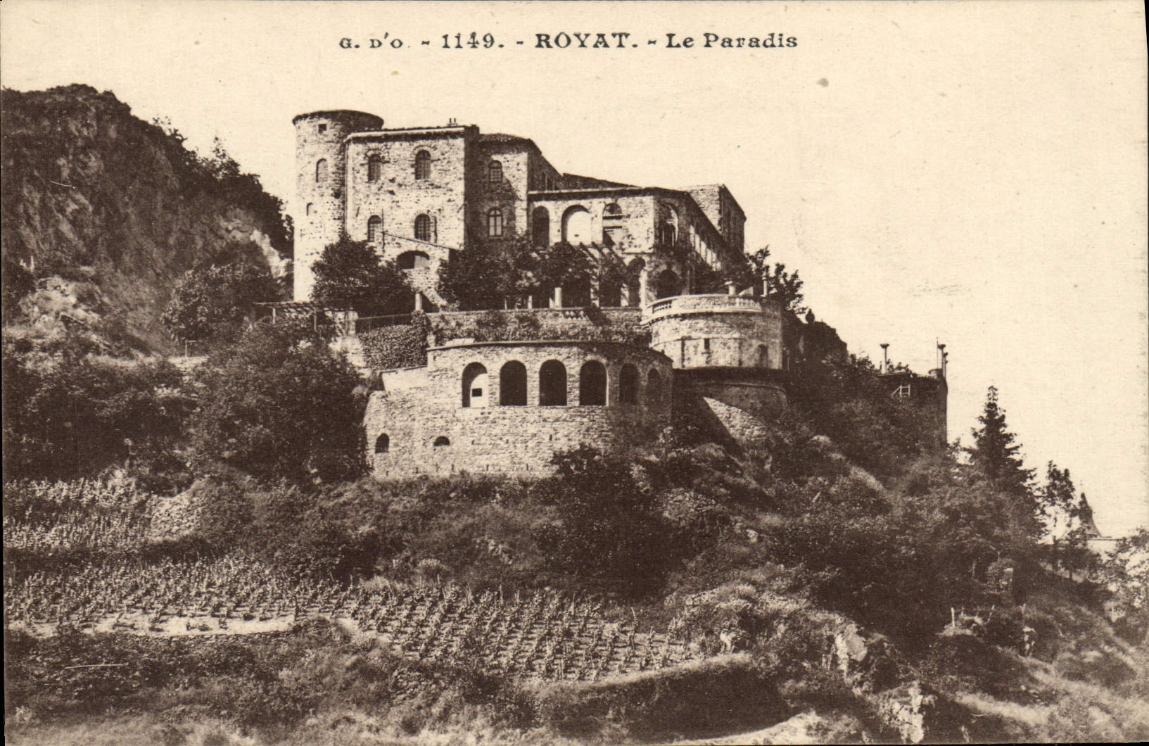 ROYAT - Le Paradis — vue du château sur colline, éditeur Gauthierfarges (P.-d'O.)