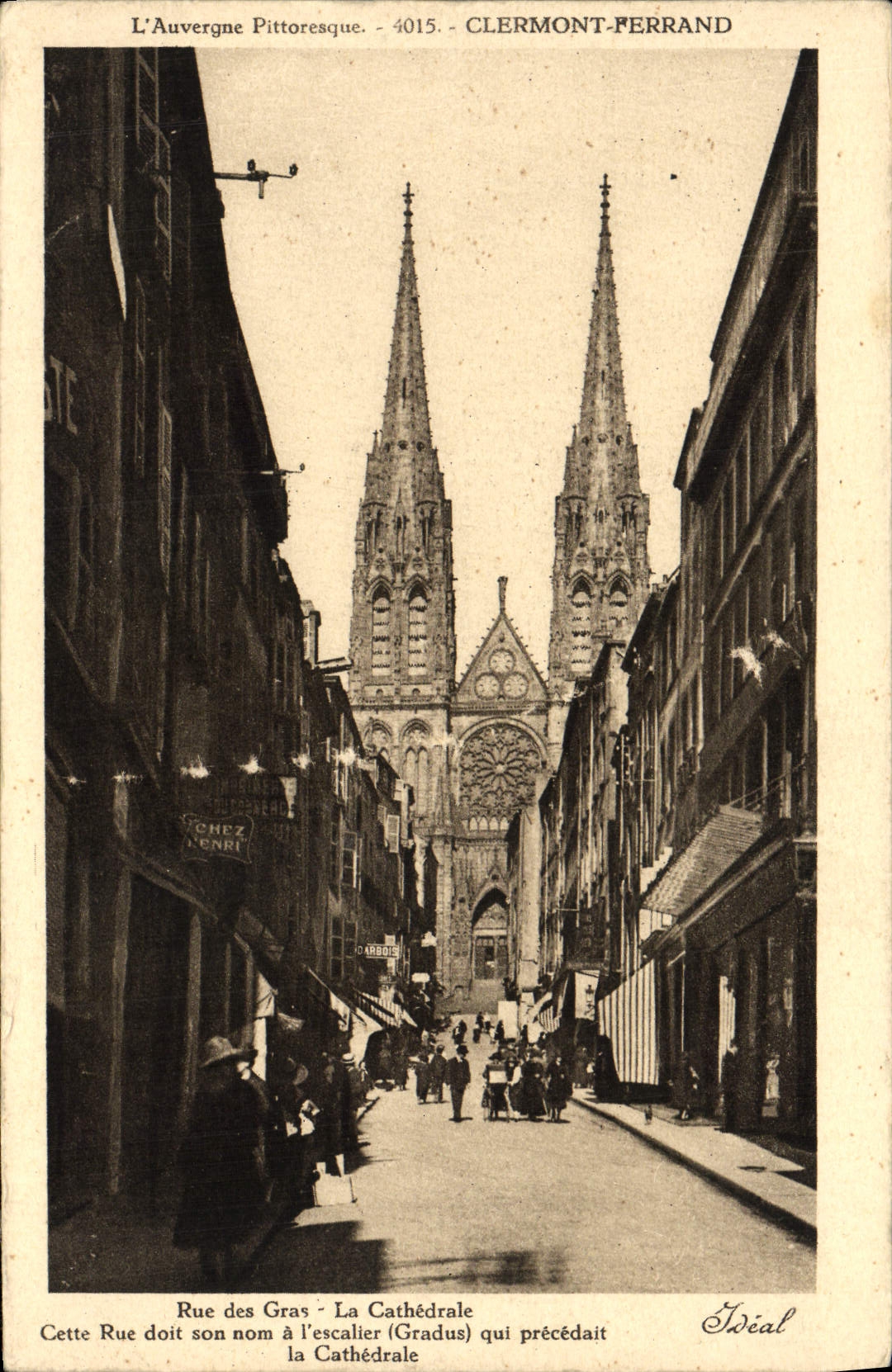 CPA Clermont Ferrand Rue des Gras la cathedrale 