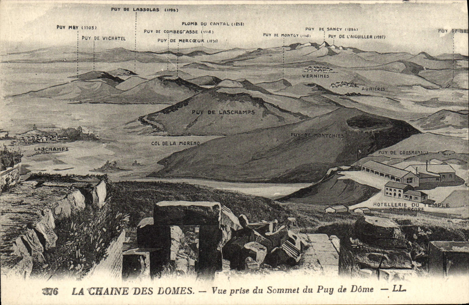 La Chaîne des Dômes — Vue prise du Sommet du Puy de Dôme — LL
