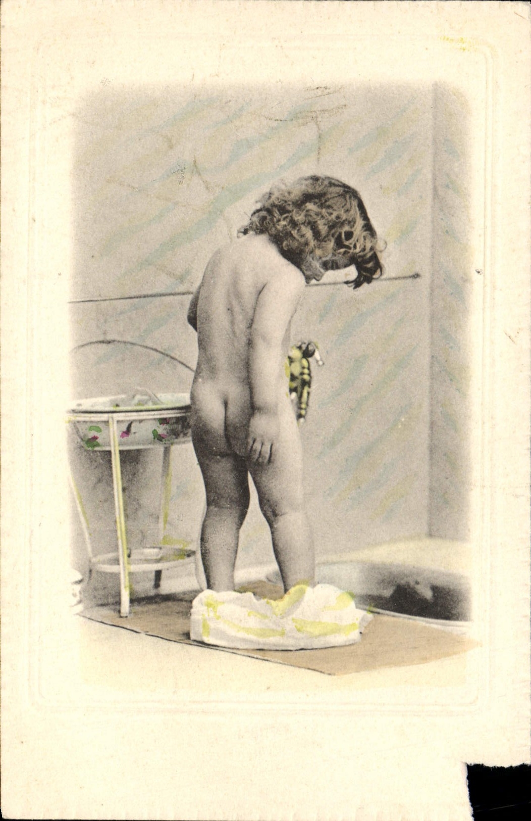 Nacktes Kind in einer Badewanne — Serie 1833 — CPAPHIL