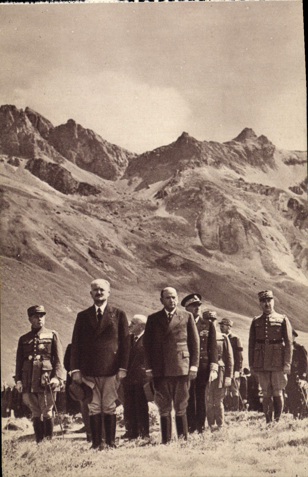 CPA Le President De La Republique Et Le President Du Conseil Ministre De La Defense Militaria