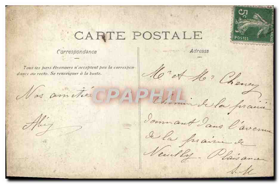 Famille devant une maison — éditeur non visible — n° de série non visible — Reverso