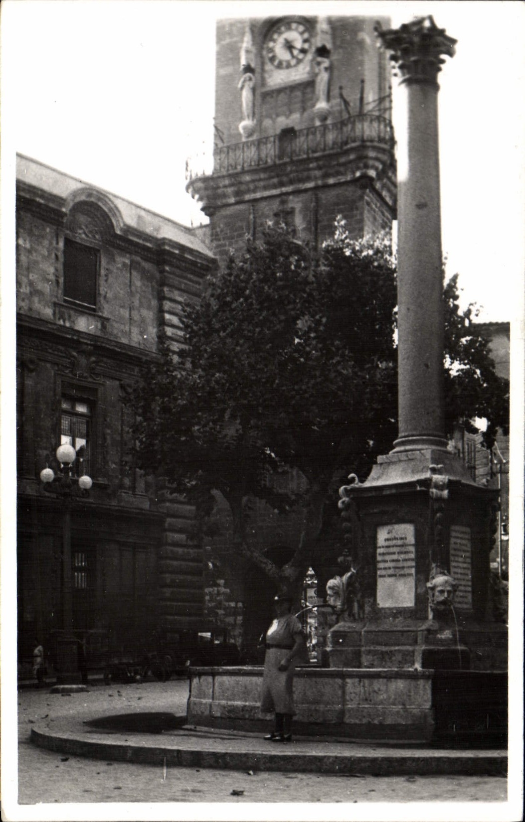 CARTE PHOTO Femme Aix en Provence ?