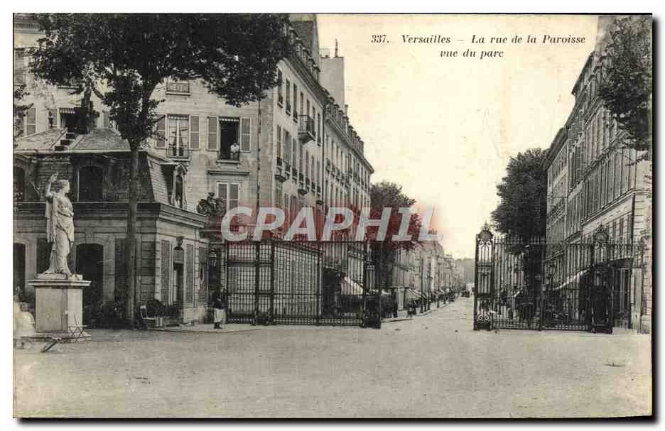 CPA Versailles La Rue De La Paroisse Vue Du Parc