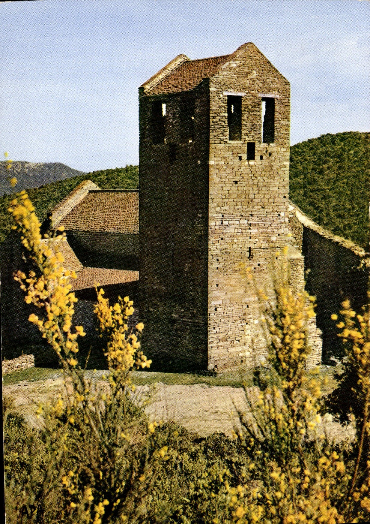 CPM En Parcourant Les Pyrenees Orientales Notre Dame Se Serrabone Boule D'amont Vue Generale