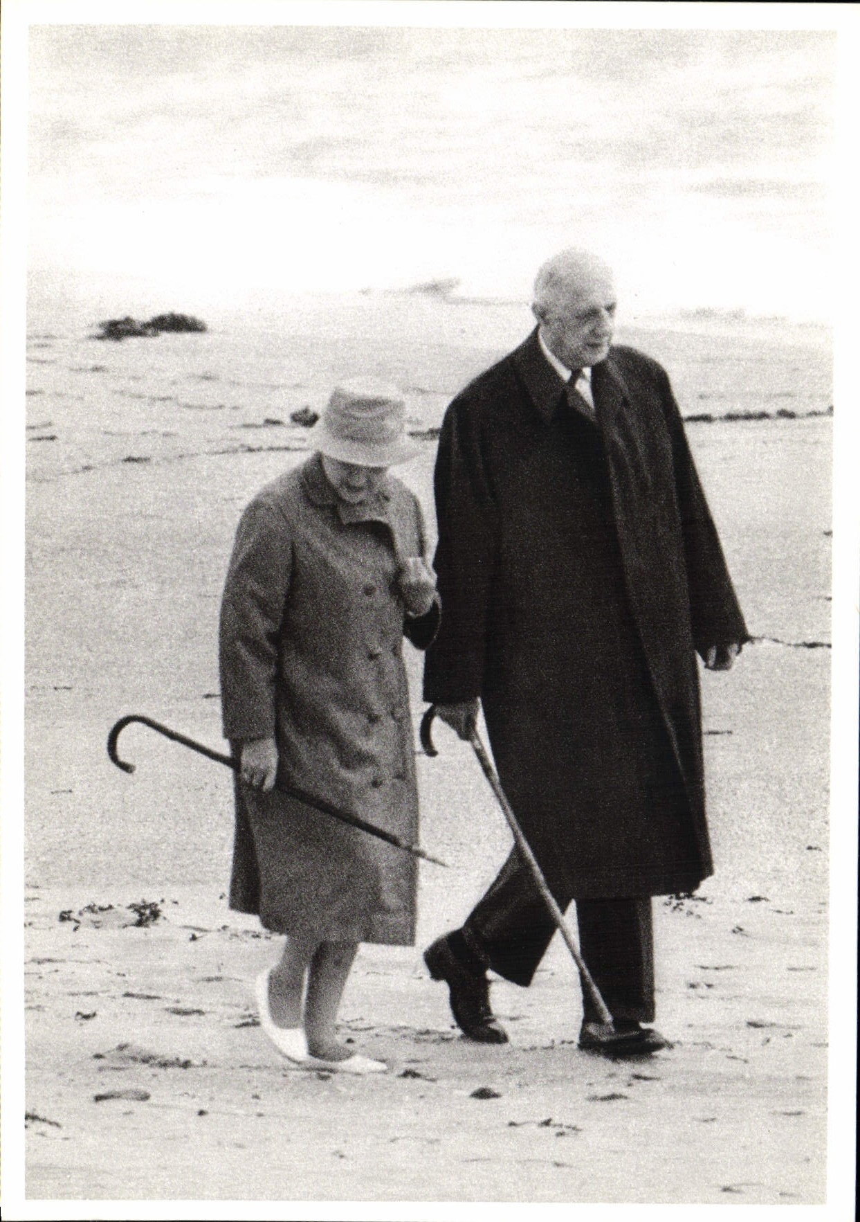 CPM Yvonne Et Charles De Gaulle Gamma Paris