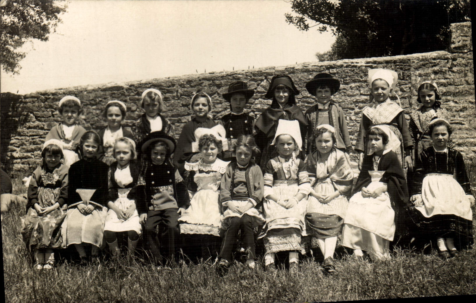 CARTE PHOTO enfants Coiffe Bretagne 