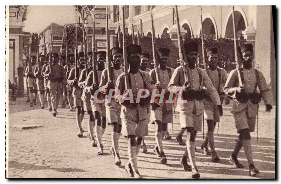 CPA Troupes Coloniales Cibayes de l'Inde Miltiaria 