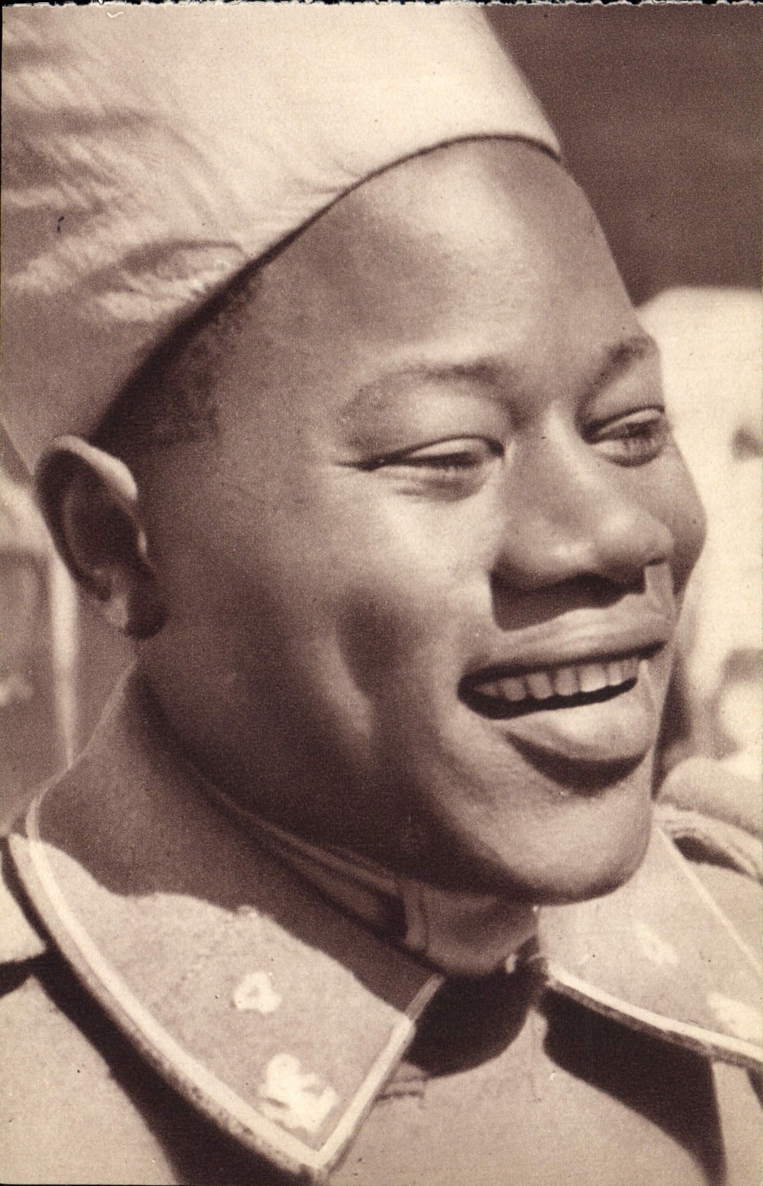CPA Troupes Coloniales Tirailleurs senegalais Miltiaria 