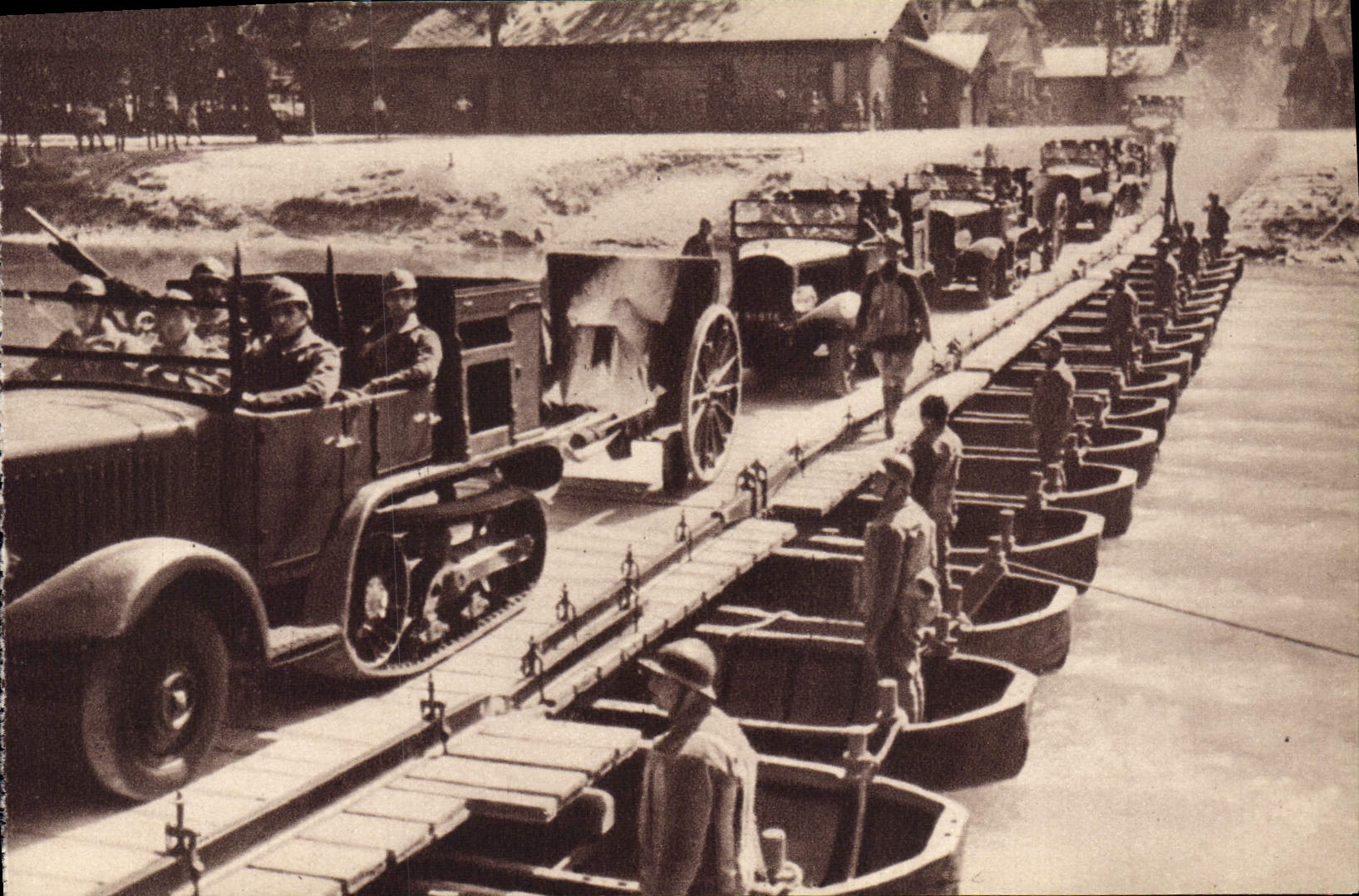 CPA Pont De Bateaux Militaria Auto chenille Canon 