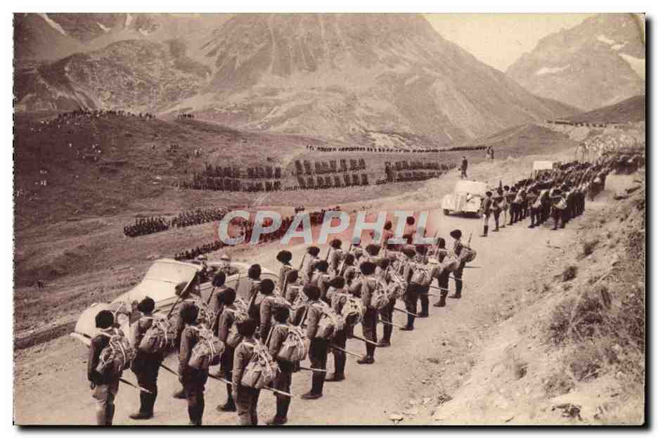 CPA Manoeuvres Du Galibier 1938 La Revue Finale Militaria Chasseurs alpins
