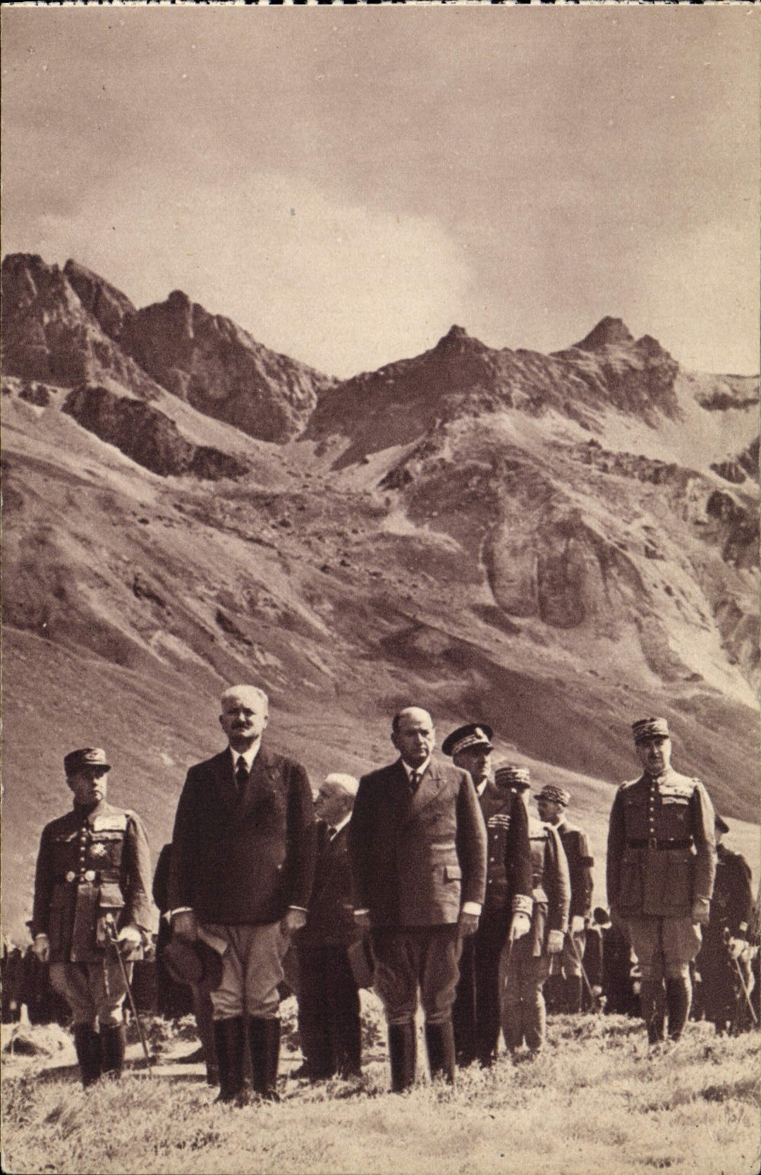 Le Président de la République et le Président du Conseil, ministre de la Guerre aux manœuvres nationales — août 1938 — Georges Lang, impr. Paris