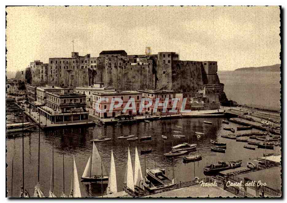 CPM Napoli Castel dell Ovo Bateaux