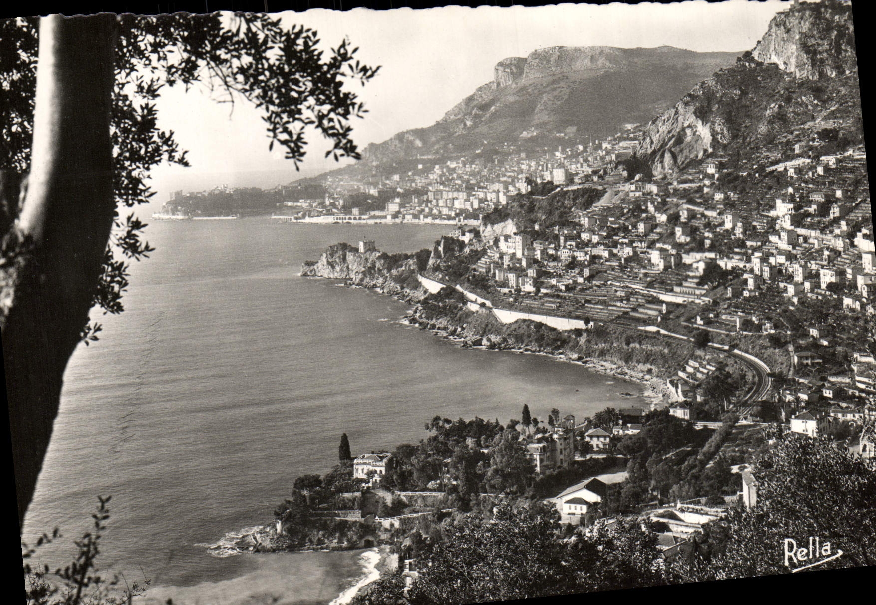 CPM Le Principaute de Monaco et la tete de Chien vues de Roquebrune