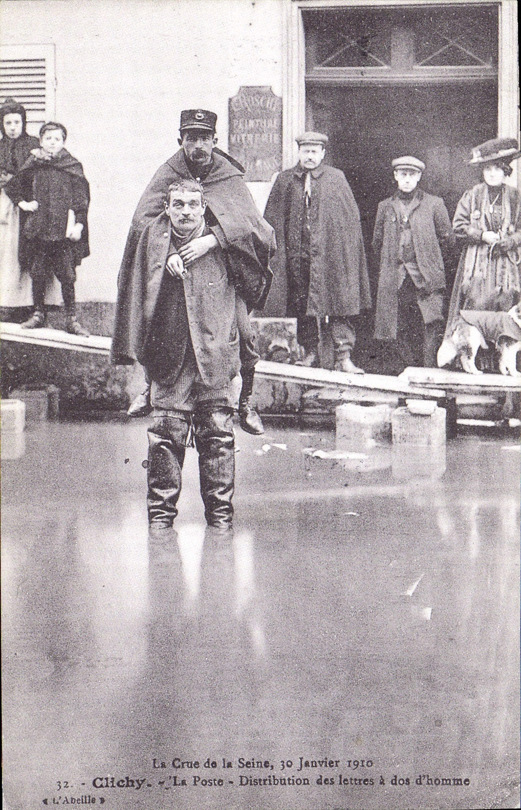 REPRO Clichy La Poste Distribution des Lettres a dos d'homme Facteur Postier Postes