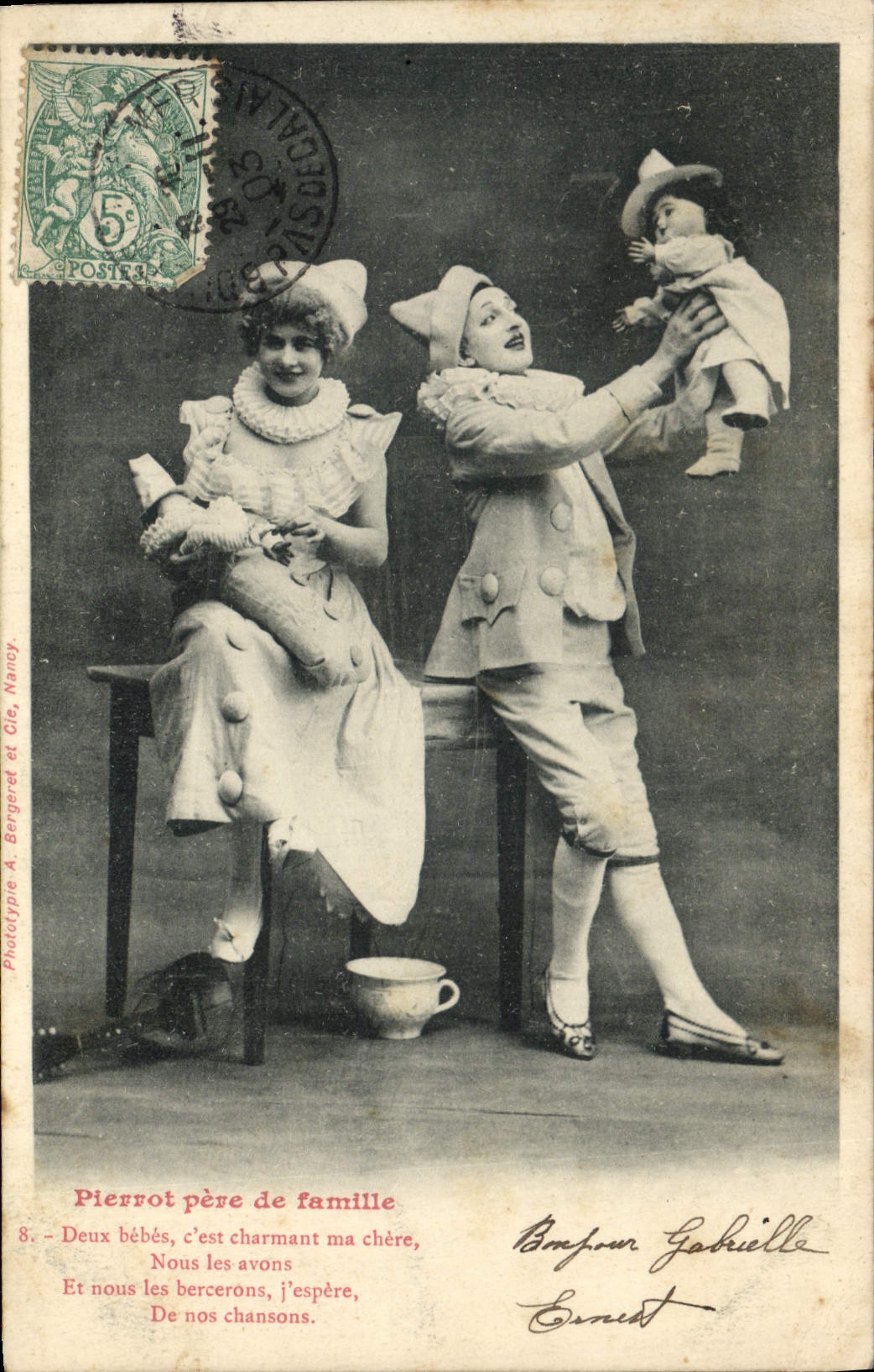 Pierrot père de famille — Deux bébés, c'est charmant ma chère, Nous les avons, j'espère, De nos chansons — Phototypie A. Bergeret et Cie, Nancy, n°8