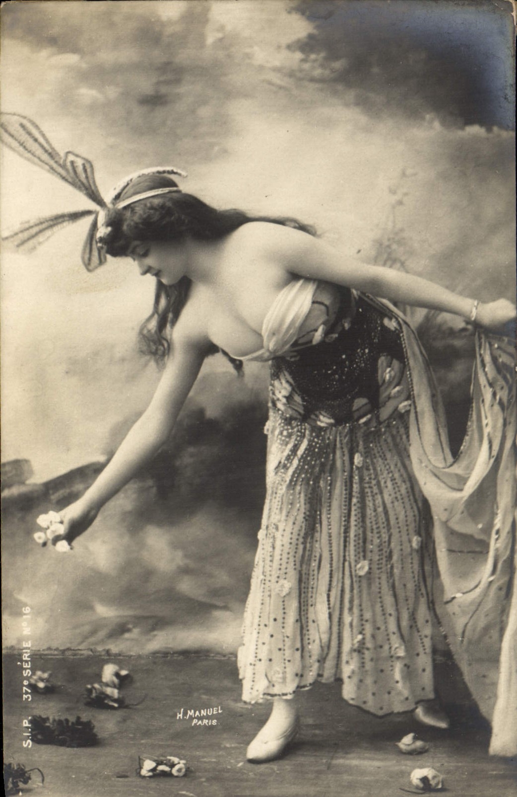 Danseuse orientaliste — H. Manuel, Paris — S.I.P. Série N°16