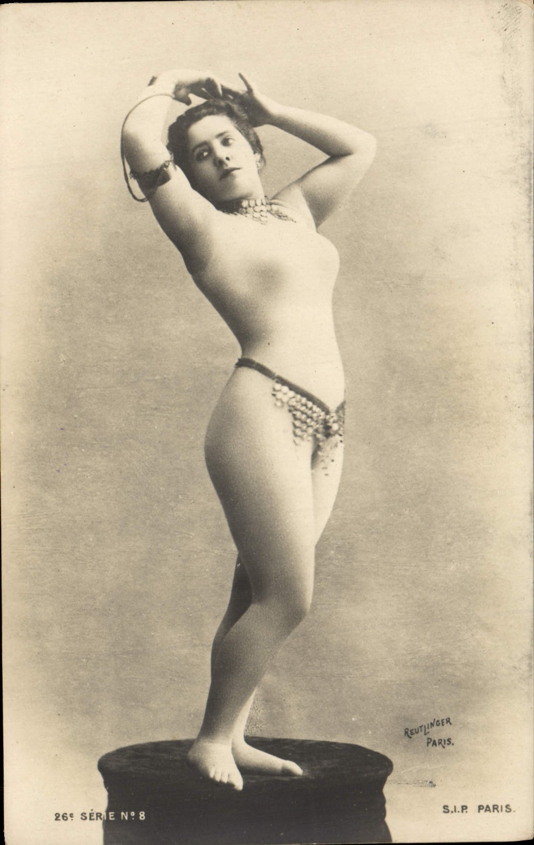 Danseuse nue — pose de scène — Reutinger Paris, 26e série n°8