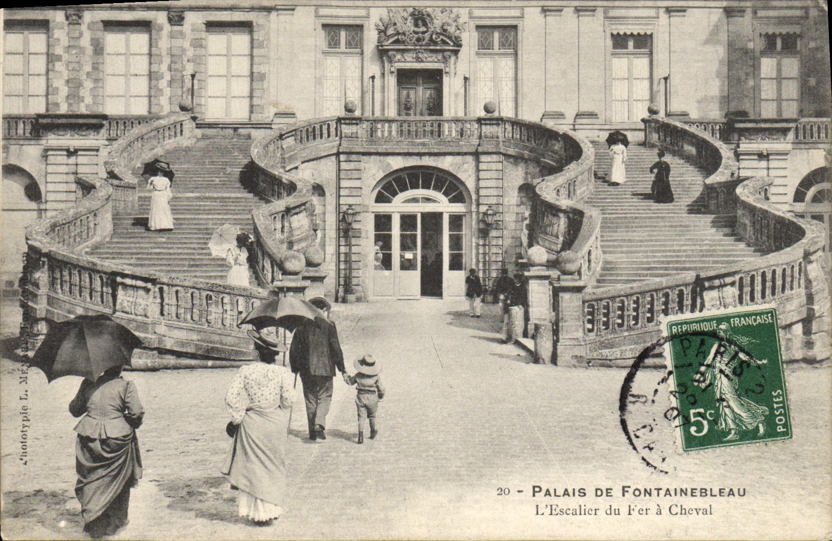 Palais de Fontainebleau — L'Escalier du Fer à Cheval — phototype L. Métais, n°20