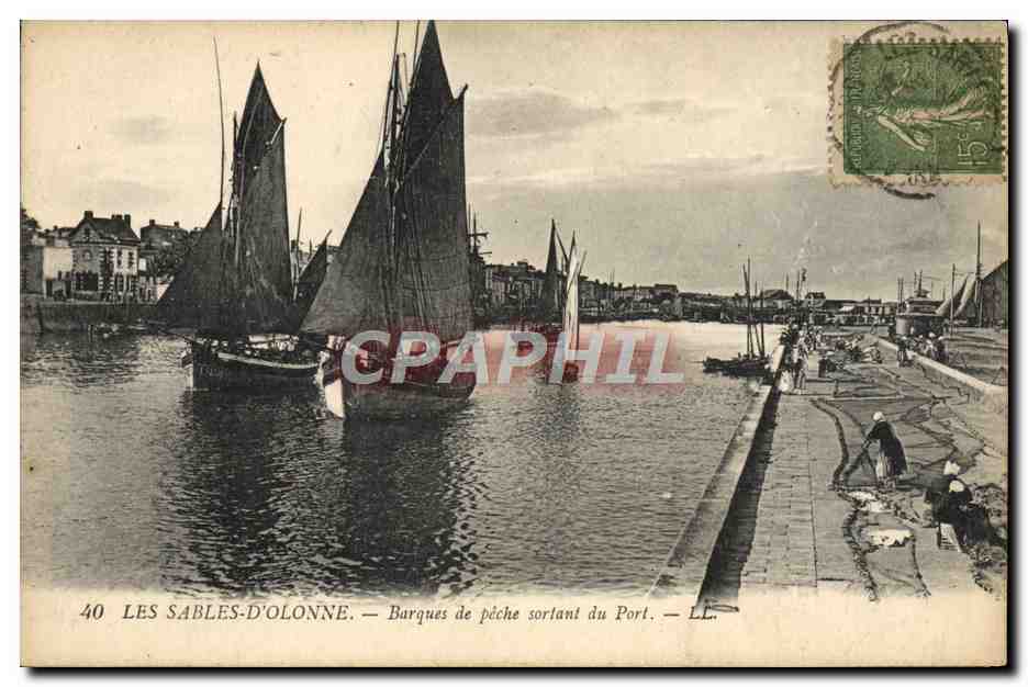 CPA Les Sables D'Olonne Barques de peche sortant du Port Filets de peche 