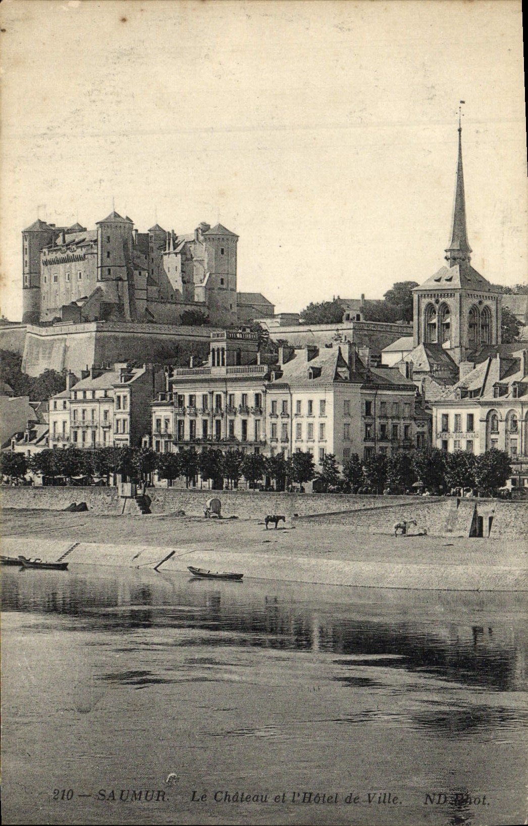 CPA Saumur Le Chateau Et l'Hotel De Ville