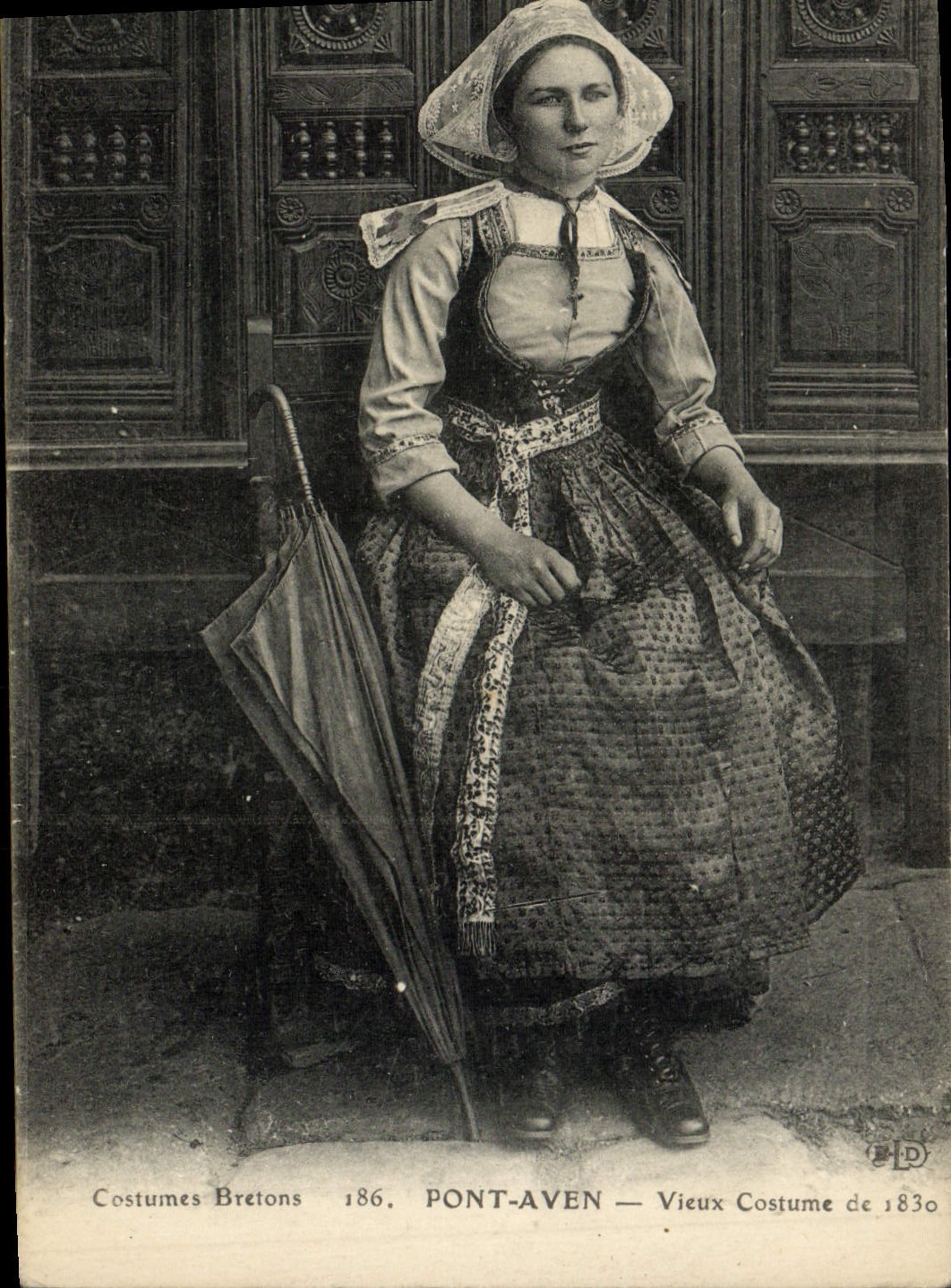 CPA Pont Aven Vieux Costume de 1830 Folklore 