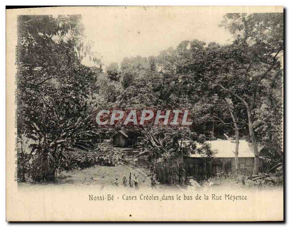 CPA Nossi Be Cases Creoles Dans Le Bas De La Rue Mezence Madagascar