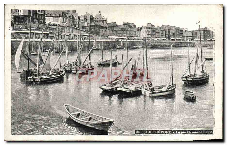CPA Le Treport Le Port A Maree Haute Bateaux