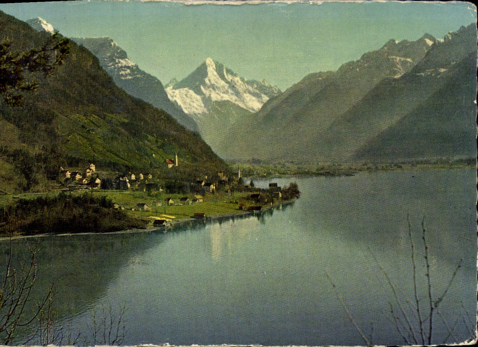 Urnersee, Flüelen mit Bristenstock — V 5030 — Verlag Beringer, Zürich