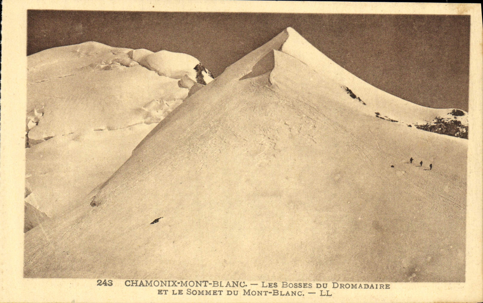 CPA Chamonix Mont Blanc Les Bosses Du Dromadaire et le sommet du Mont Blanc
