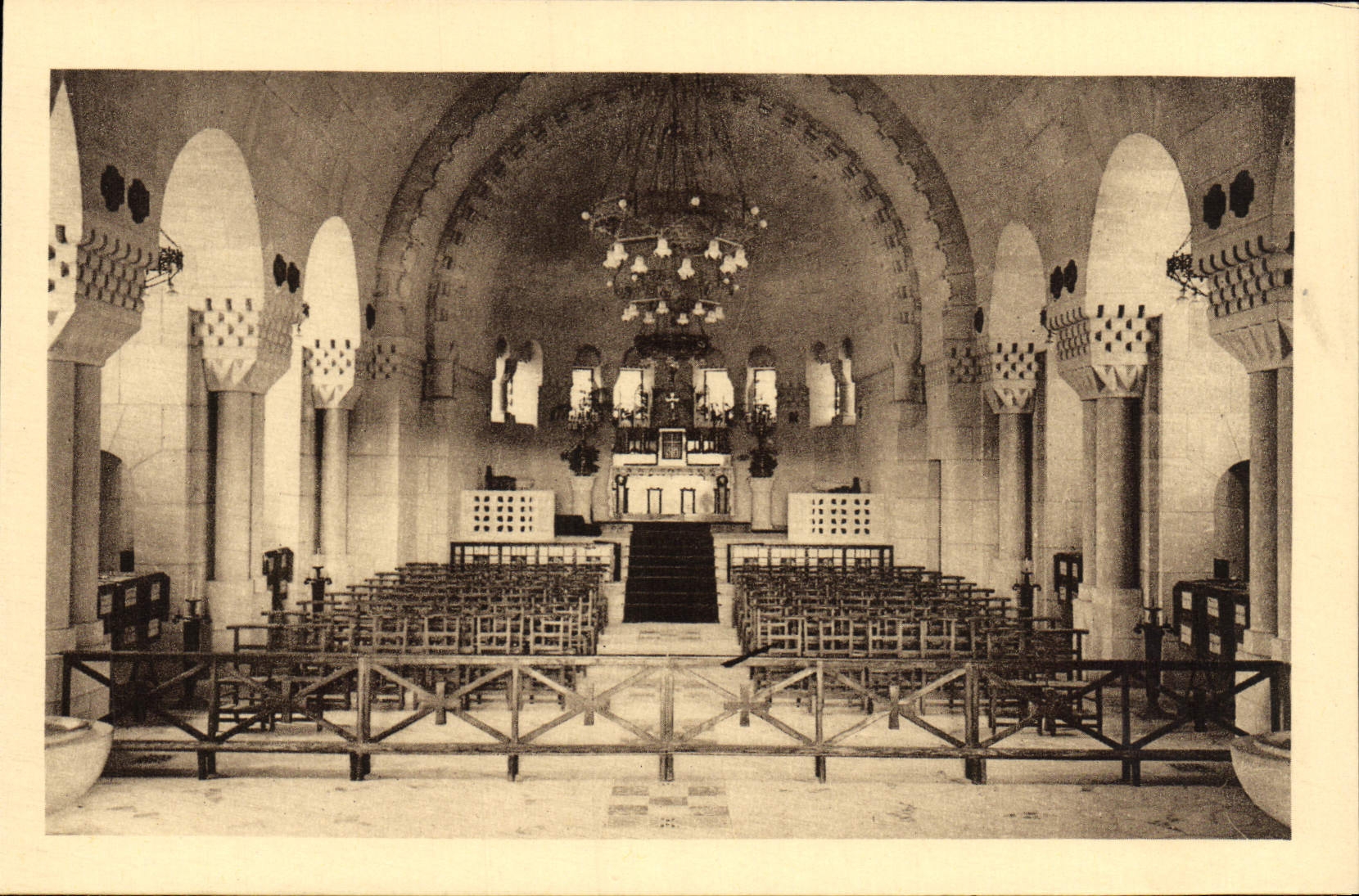 CPA Ossuaire et phare de Douamont Militaria