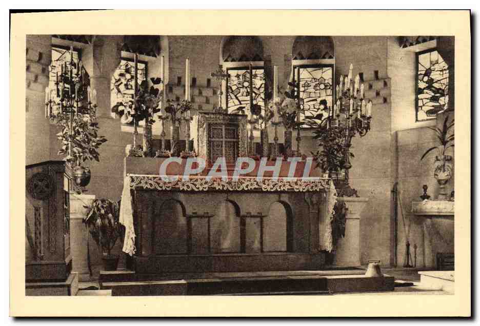 Chapelle Catholique — Autel Majeur — Ossuaire et Phare de Douaumont