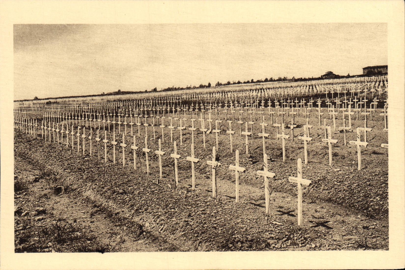 Cimetière National de Douaumont — vue générale — Héliogravure des Imprimeries Réunies de Nancy