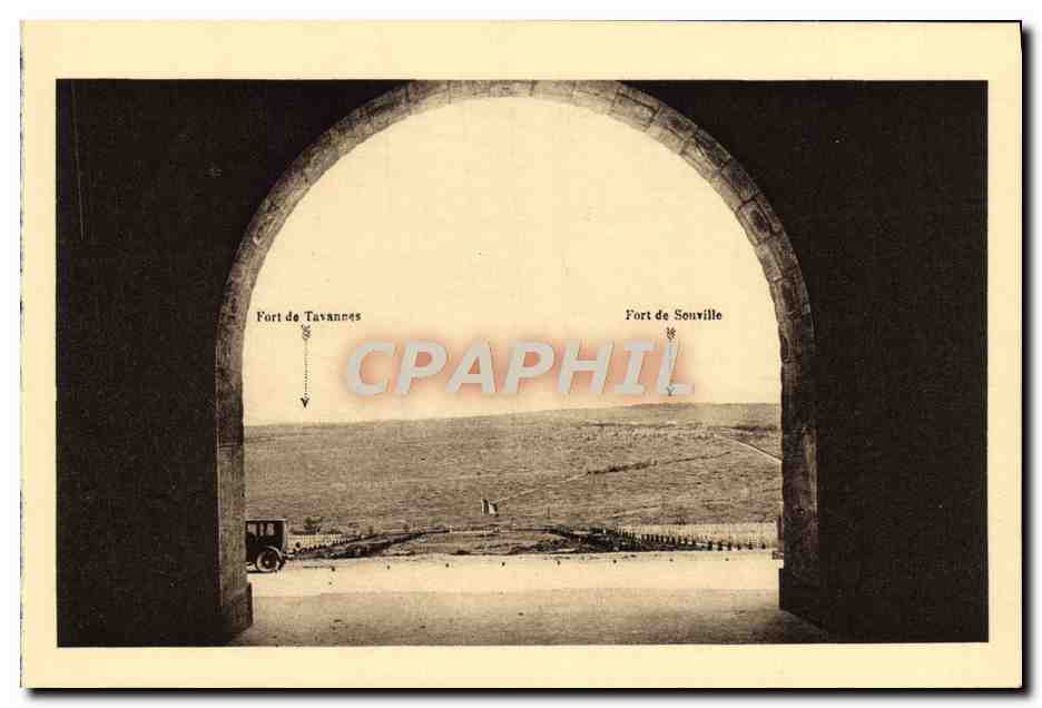 CPA Ossuaire et Phare de Douaumont Vue Prise sur Tavannes et Souville Militaria