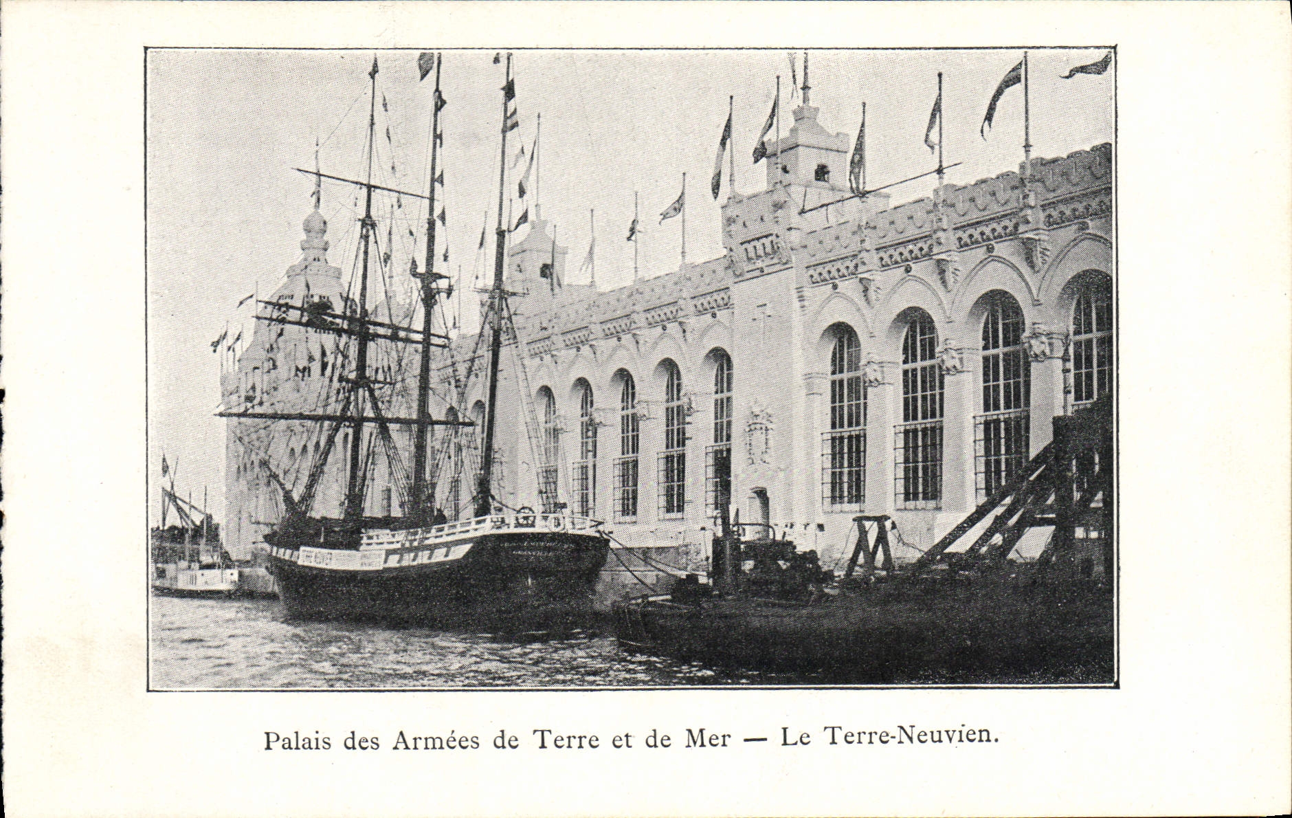 CPA Paris Exposition de 1900 Palais Des Armees De Terre Et De Mer Le Terre Neuvien Bateau