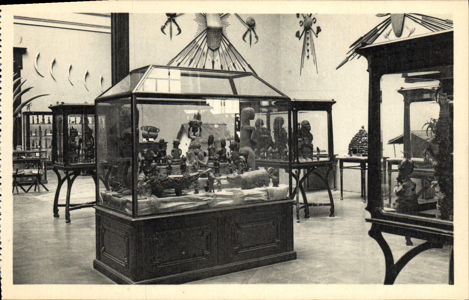 Salle morale et politique — Musée du Congo Belge — Tervueren