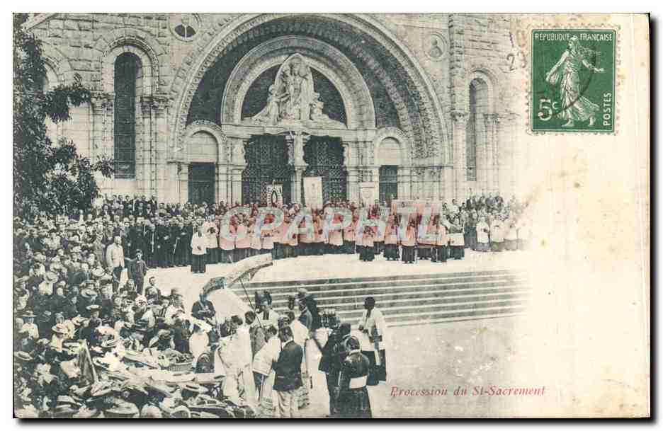 CPA Procession Du St Sacrement Lourdes