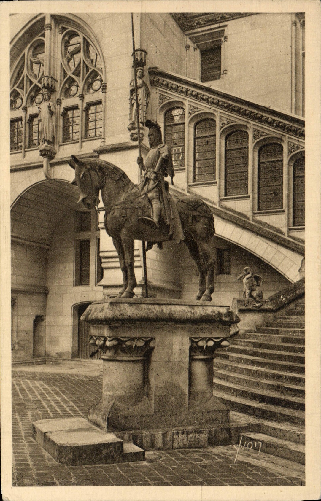 Statue du Duc d'Orléans — Château de Pierrefonds — Édition d'Art YVON, Paris