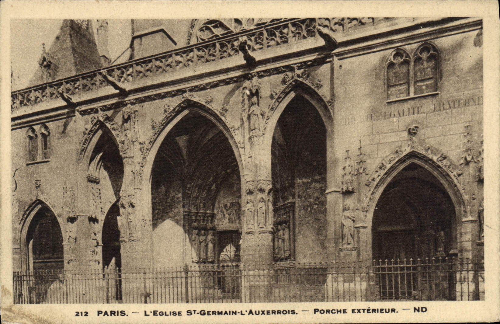 CPA Paris L'Eglise St Germain l'Auxerrois Porche Exterieur