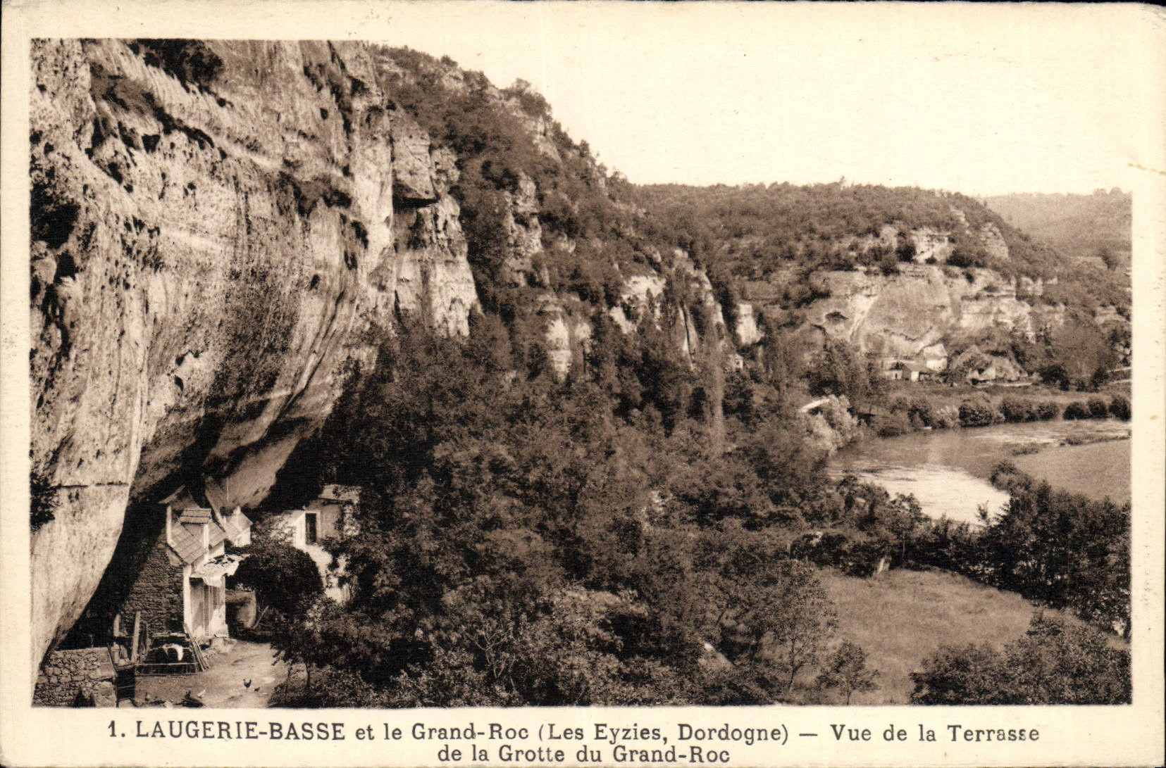 Laugerie-Basse und der Grand-Roc (Les Eyzies, Dordogne) — Ansicht der Terrasse der Grotte Grand-Roc