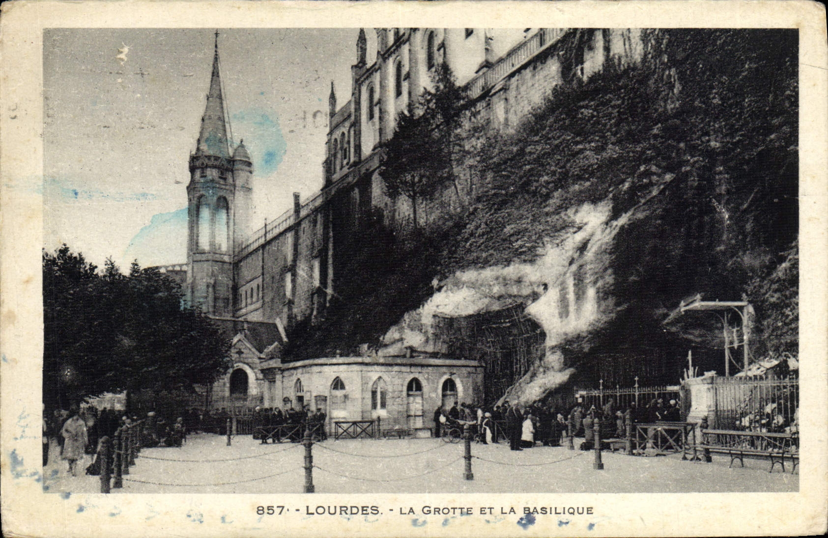 CPA Lourdes La Grotte Et La Basilique
