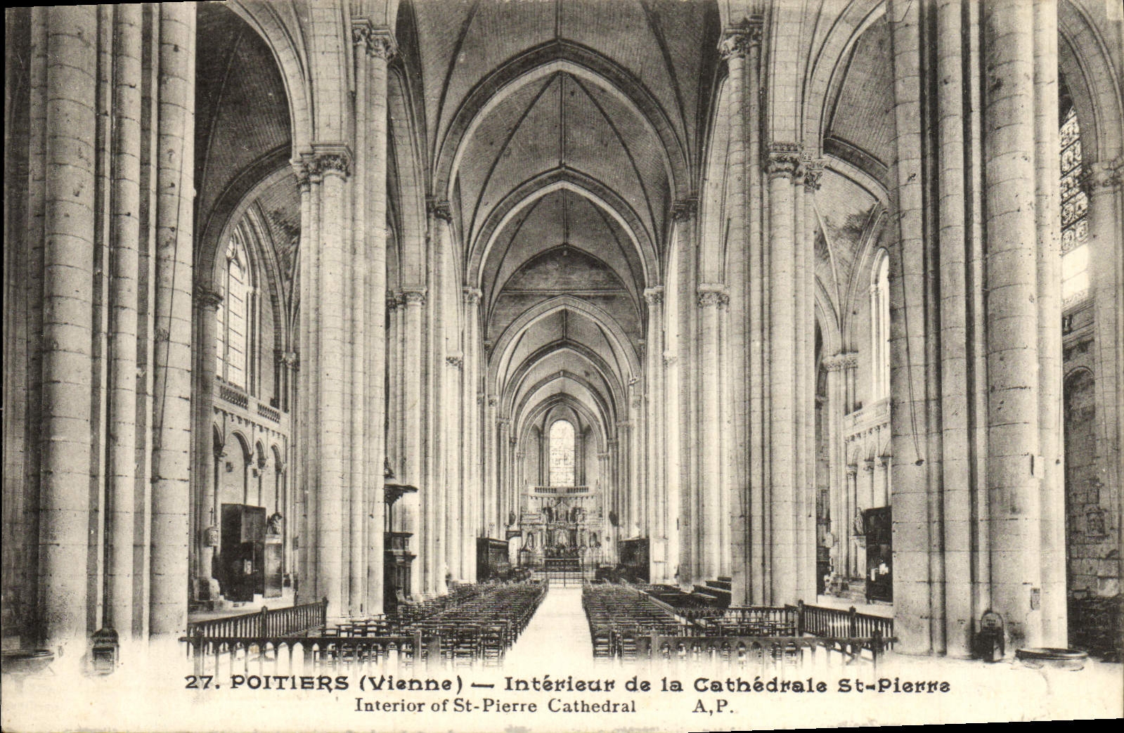 Poitiers (Vienne) — Intérieur de la Cathédrale St-Pierre — A.P. n°27