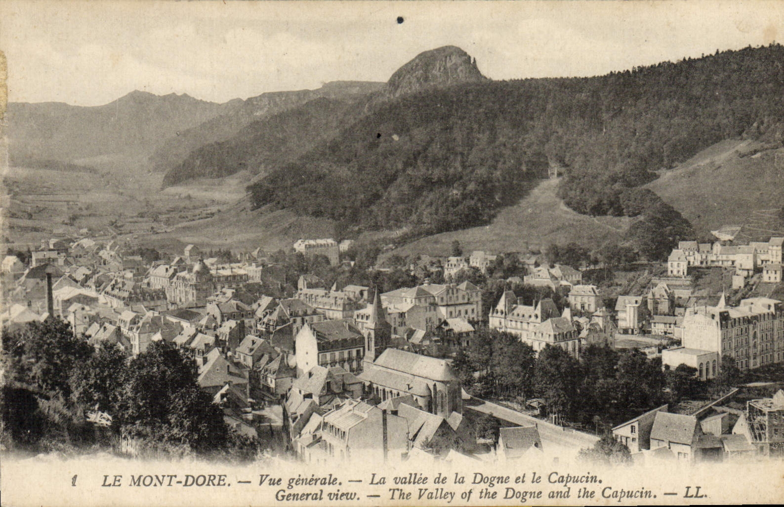 CPA Le Mont Dore Vue Generale La Vallee De La Dogne Et Le Capucin