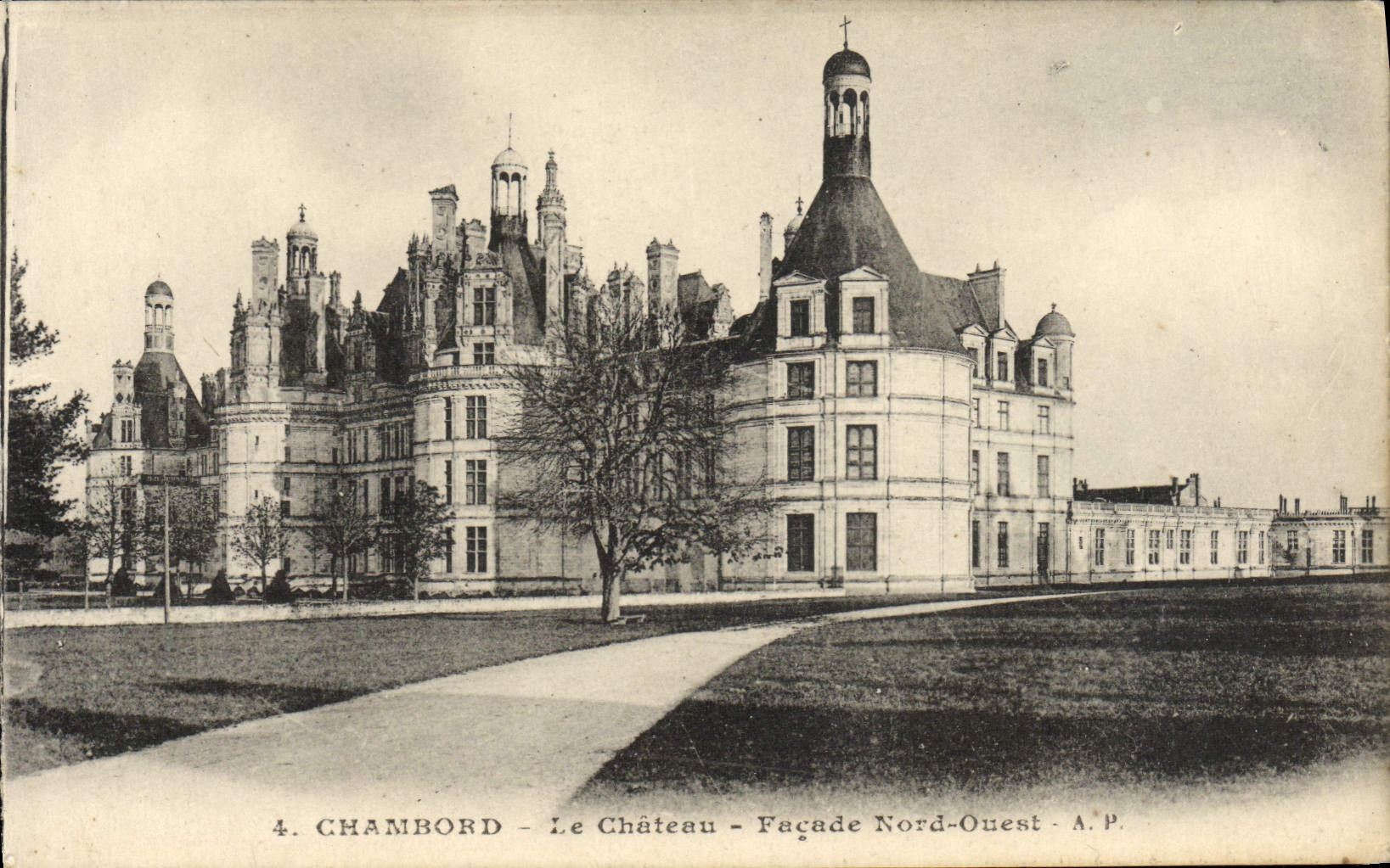 Chambord — Le Château — Façade Nord-Ouest — A.P.