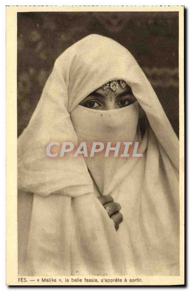 CPA Fes La Belle Fassia S'Apprete A Sortir Femme