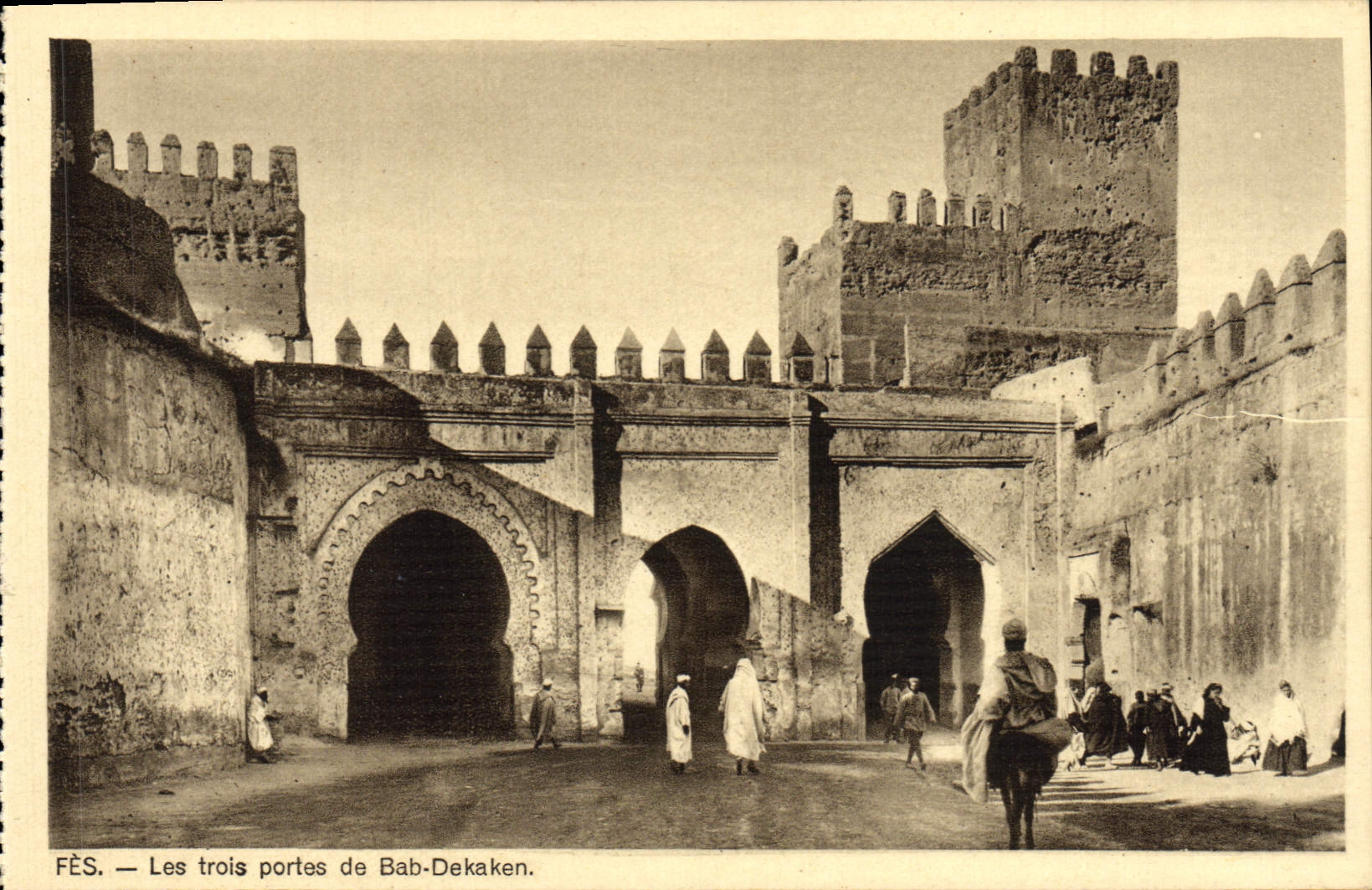 CPA Fes Les Trois Portes De Bab Dekaken